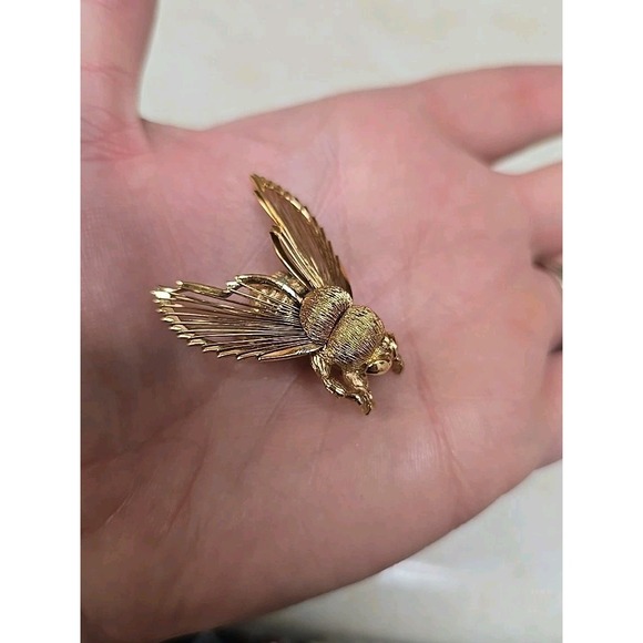 Filigree Jewelry - Vtg Monet Gold Tone Bee Brooch Pin Textured Wings Filigree Insect Jewelry MCM